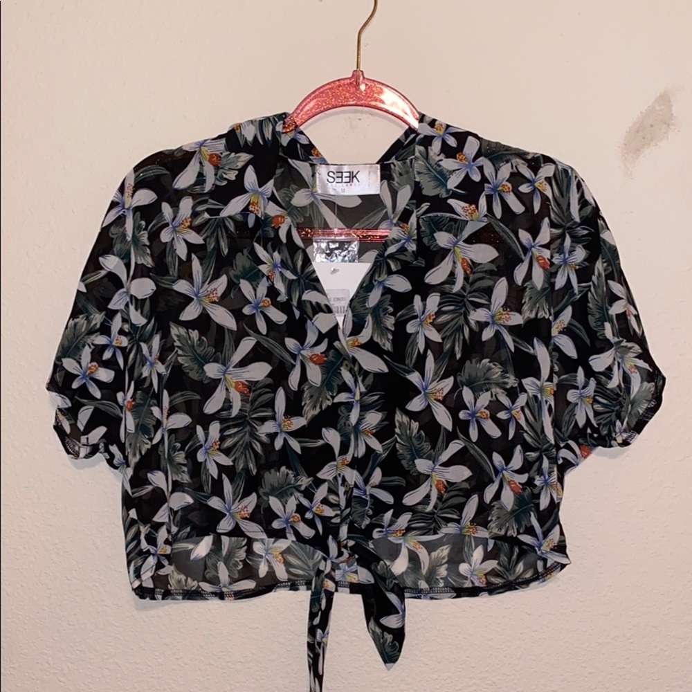 LF - Seek - Women's Black Floral Crop Top